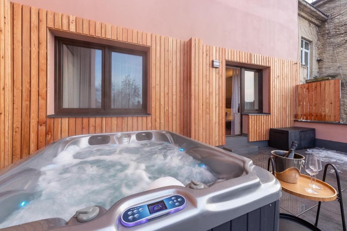 Bohemia Inn Hotel トゥルノフ エクステリア 写真